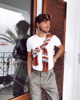 Какие свитера с круглым вырезом носить с серыми брюками карго