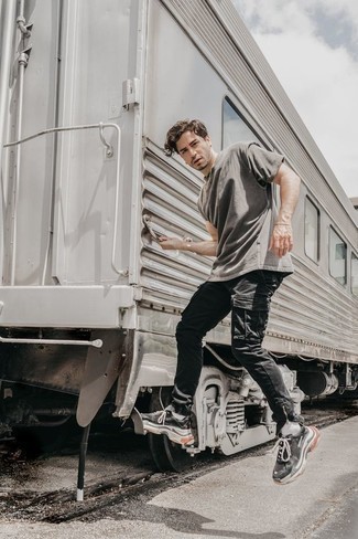 С чем носить серые брюки карго