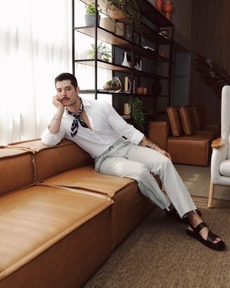 С чем носить серые брюки карго