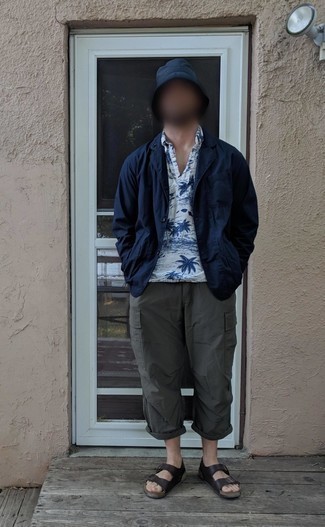 Какие сандалии носить с серыми брюками карго