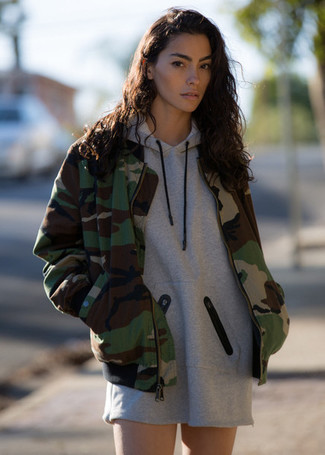 С чем носить серое повседневное платье