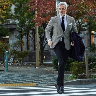 С чем носить серый пиджак в клетку мужчине весна