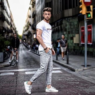 С чем носить серые брюки чинос в клетку