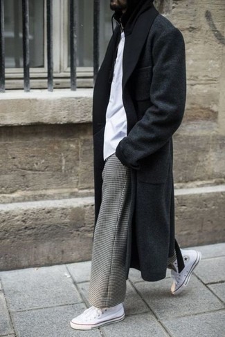 С чем носить серые брюки чинос в клетку