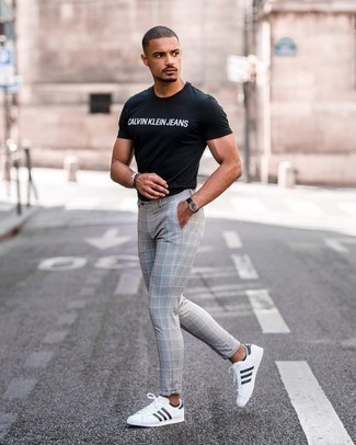 С чем носить серые брюки чинос в клетку