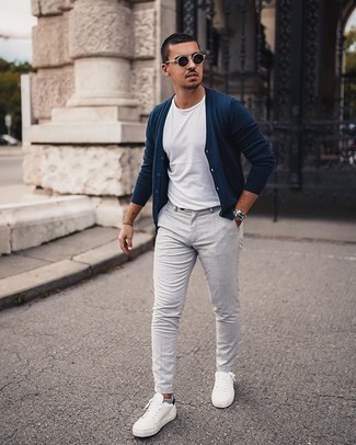 С чем носить серые брюки чинос в клетку