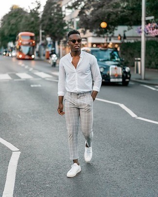 С чем носить серые брюки чинос в клетку