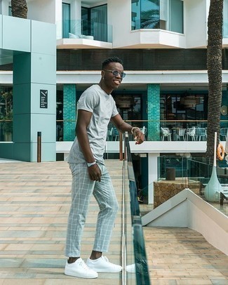 С чем носить серые брюки чинос в клетку