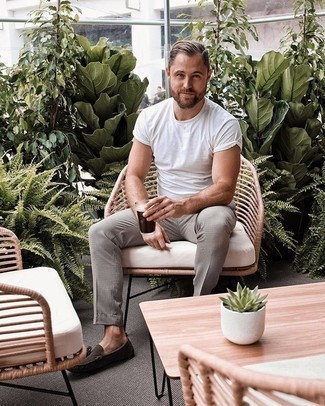 С чем носить серые брюки чинос в клетку