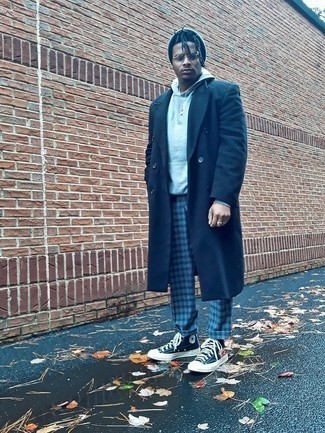 С чем носить серые брюки чинос в клетку