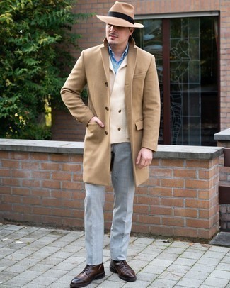 С чем носить серые классические брюки в клетку мужчине