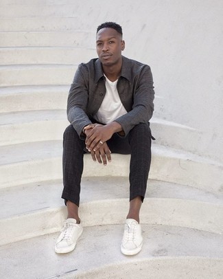 С чем носить серую куртку-рубашку в клетку мужчине