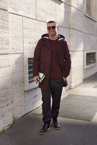 Какие вязаные свитера носить с серыми брюками чинос