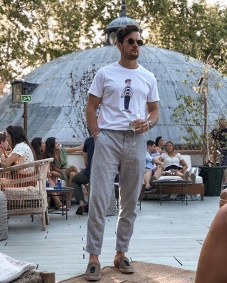 Какие эспадрильи носить с серыми брюками чинос