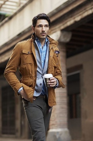 Как носить серые брюки чинос с серым шерстяным пиджаком