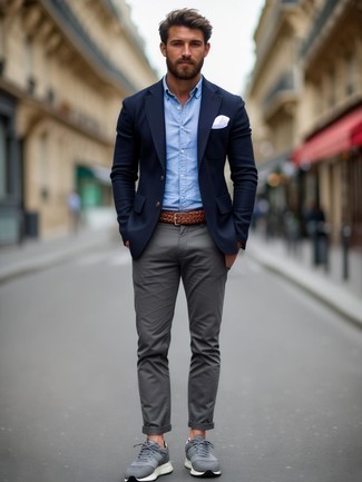 С чем носить серые брюки чинос