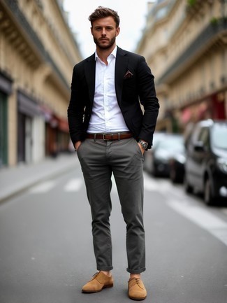 С чем носить серые брюки чинос