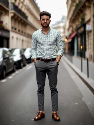 С чем носить серые брюки чинос