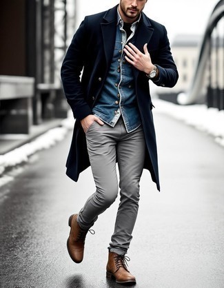 С чем носить серые брюки чинос