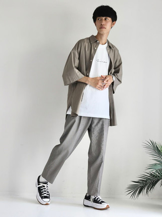 С чем носить серые брюки чинос