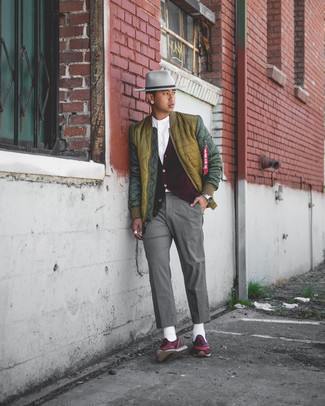 С чем носить серые брюки чинос