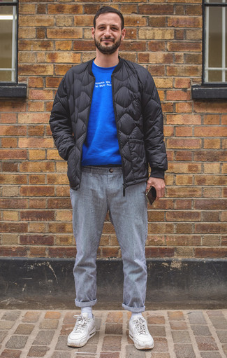 Какие куртки-пуховики носить с серыми брюками чинос