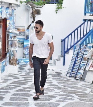 Какие сандалии носить с серыми брюками чинос