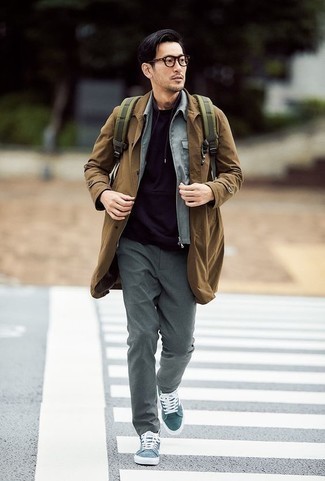 Какие плащи носить с серыми брюками чинос