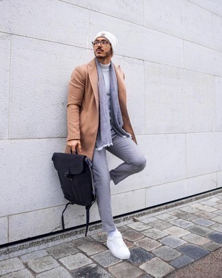 Какие водолазки носить с серыми брюками чинос