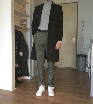 Какие водолазки носить с серыми брюками чинос