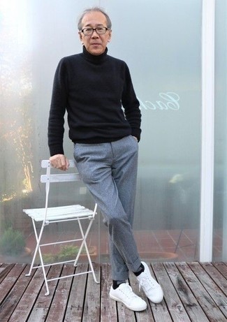 Какие водолазки носить с серыми брюками чинос