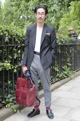 Как носить серые брюки чинос с белой майкой