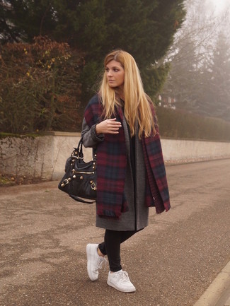 Как носить серое пальто с черными джинсами скинни