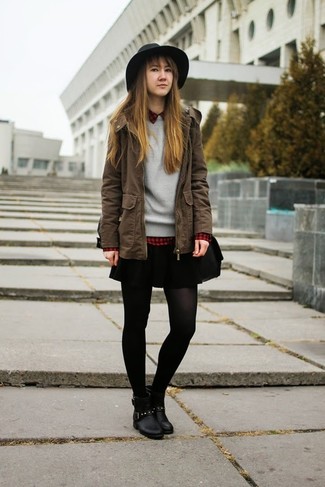 Какие ботильоны носить с серым свитером с круглым вырезом