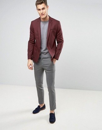 Какие пиджаки носить с серым свитером с круглым вырезом мужчине