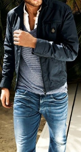 Какие бомберы носить с серым свитером с круглым вырезом мужчине