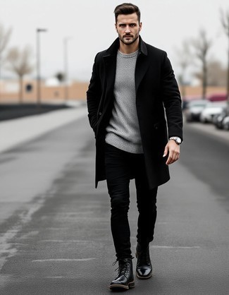 С чем носить серый свитер с круглым вырезом мужчине