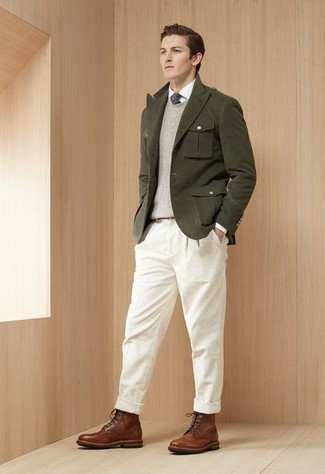 С чем носить серый свитер с круглым вырезом мужчине