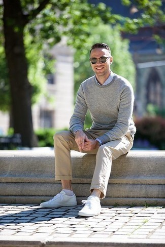 С чем носить серый свитер с круглым вырезом мужчине