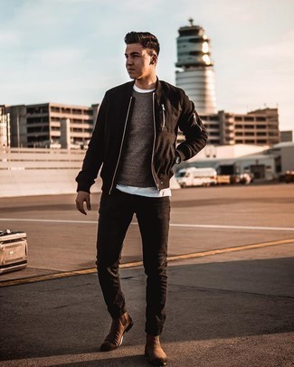 С чем носить серый свитер с круглым вырезом мужчине