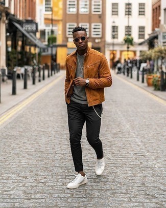 С чем носить серый свитер с круглым вырезом мужчине