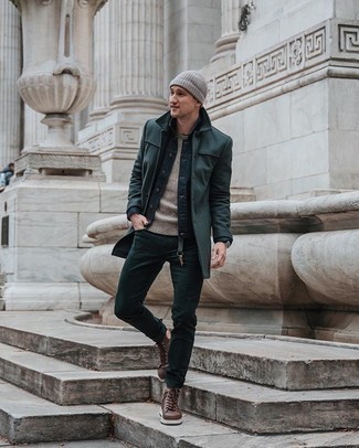 С чем носить серый свитер с круглым вырезом мужчине