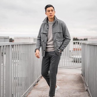 С чем носить серый свитер с круглым вырезом мужчине