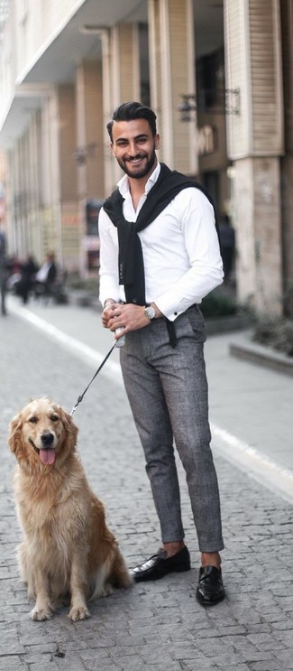 Какие лоферы носить с серым свитером с круглым вырезом мужчине