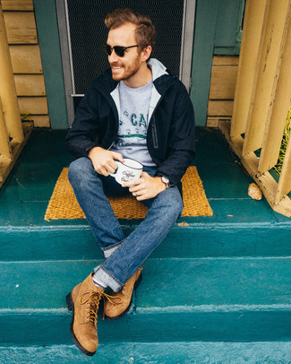 Какие парки носить с серым свитером с круглым вырезом мужчине