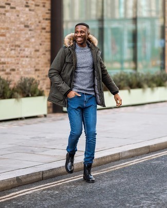 Какие парки носить с серым свитером с круглым вырезом мужчине