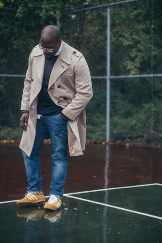 Какие плащи носить с серым свитером с круглым вырезом мужчине