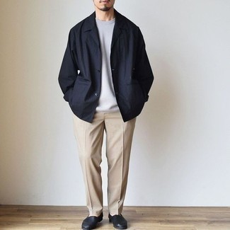 Какие пиджаки носить с серой футболкой с круглым вырезом мужчине