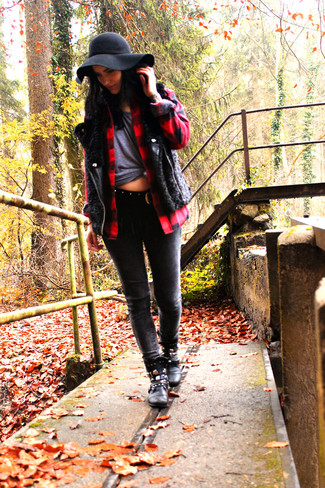 С чем носить серый укороченный топ