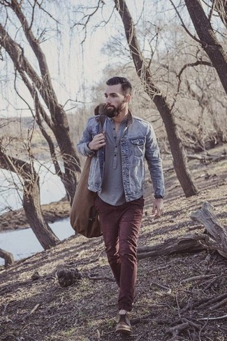 Какие джинсы носить с серой джинсовой курткой мужчине